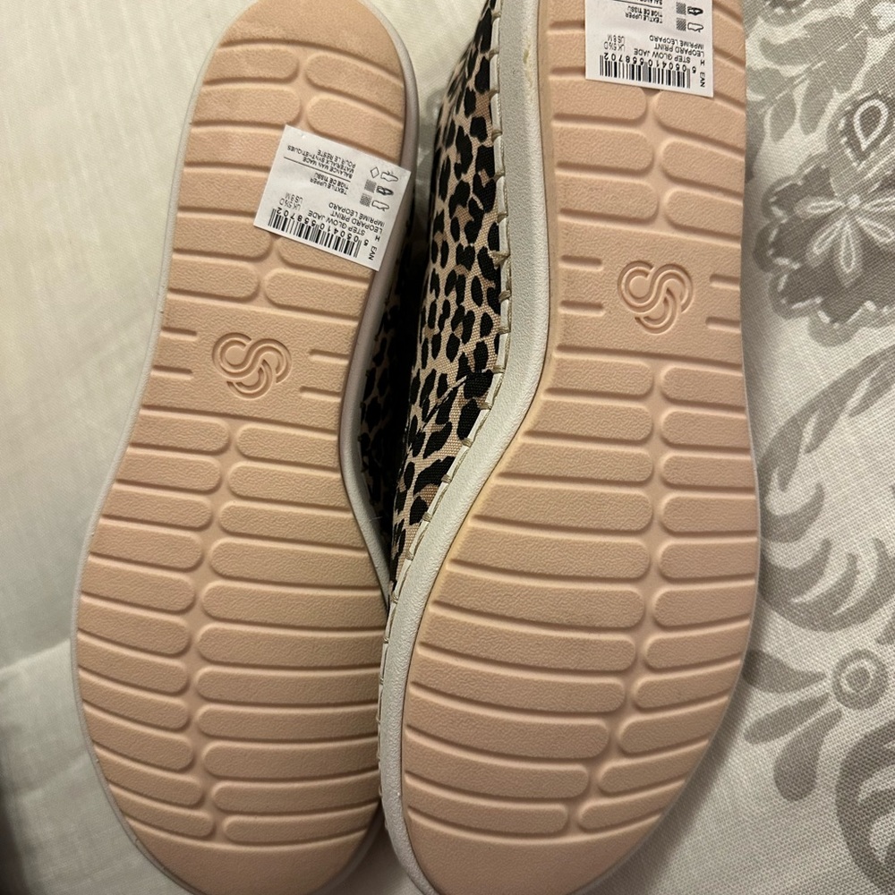 Clark’s size 8 women’s leopard print slip on - Picture 3 of 7